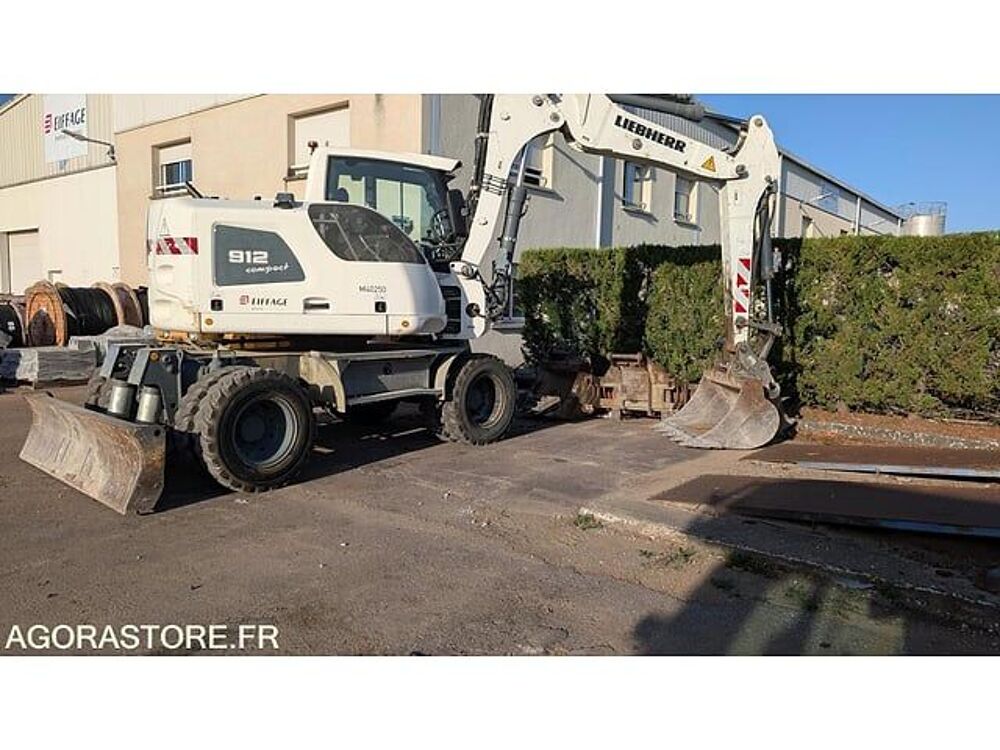 Tracto Pelle 2013 occasion 93100 Montreuil