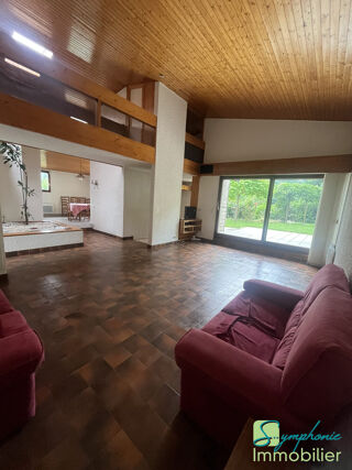  Maison  louer 8 pices 233 m
