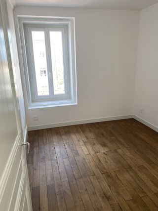  Appartement à louer 4 pièces 101 m²