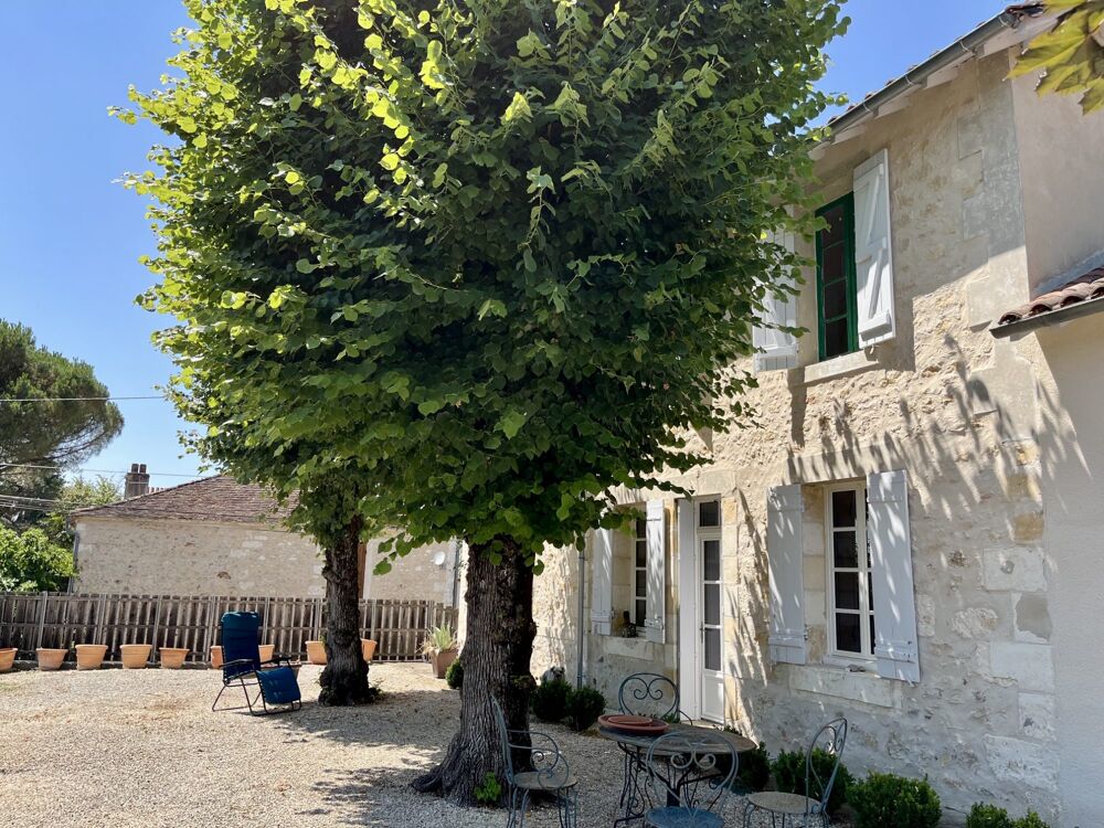 Maison en pierre avec jardin et vue dégagée  Aux portes de