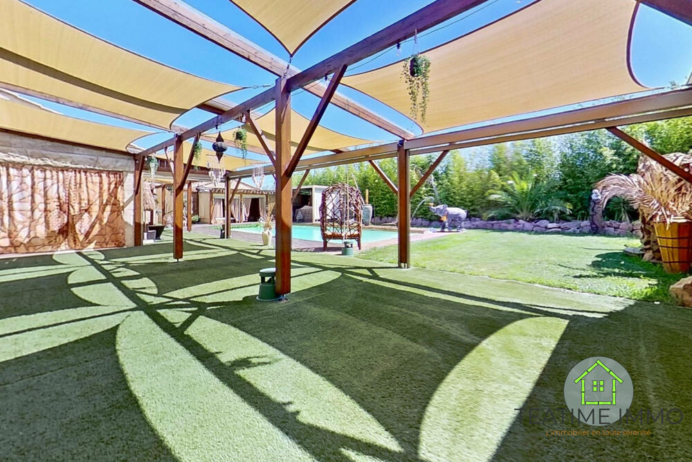 Villa de plain-pied avec dépendances, piscine et fort potentiel