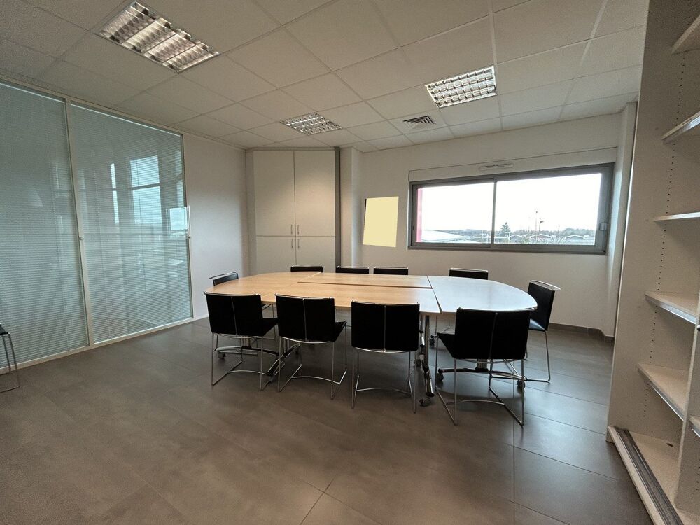   Ensemble de bureaux et dépôt de 1699 m² à LIMOGES ! Limoges