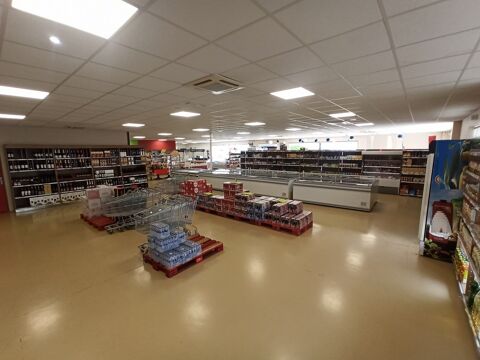 LOC 440m&sup2; Zone NORD LIMOGES 3500 87100 Limoges