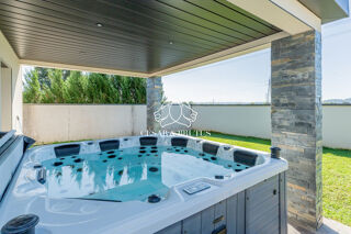  Maison  vendre 8 pices 272 m