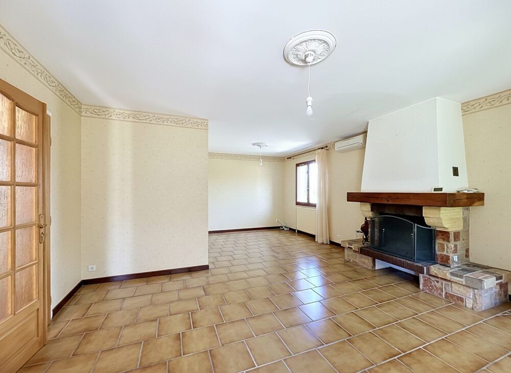Maison de plain pied avec sous-sol et piscine