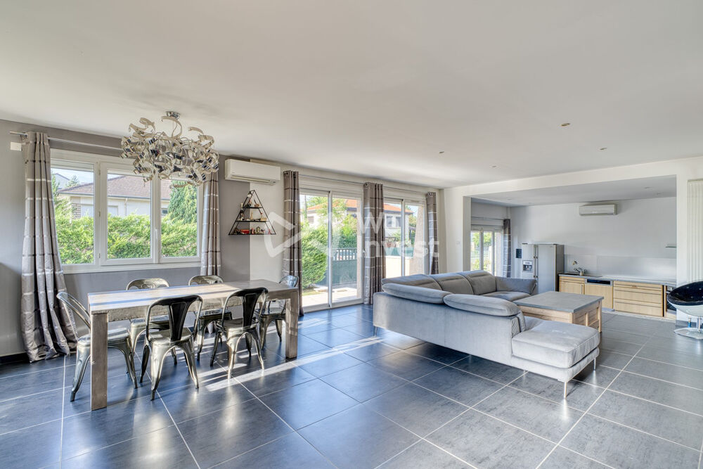 Vente Maison MEYZIEU - Maison familiale de 150 m² avec piscine, garage de 45 Meyzieu