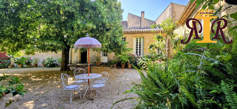 ANCIENNE DEMEURE DE CHARME AVEC PISCINE
