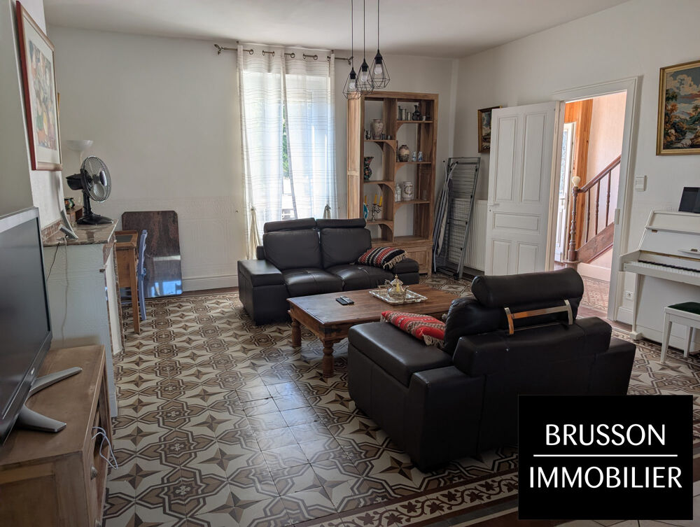 Maison 3 chambres- grand garage- piscine