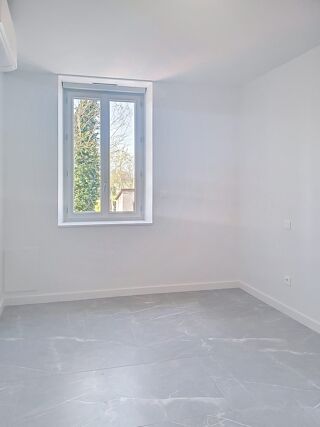  Appartement à louer 3 pièces 79 m²