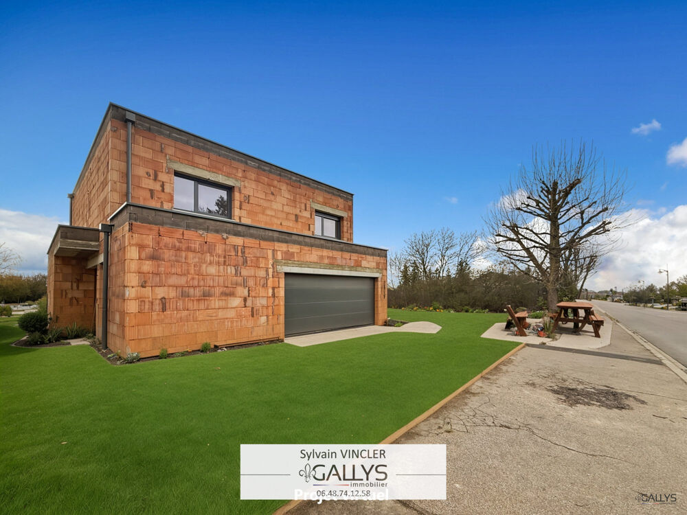 Maison PONTOY 149 m², jardin, terrasse, piscinable, garage