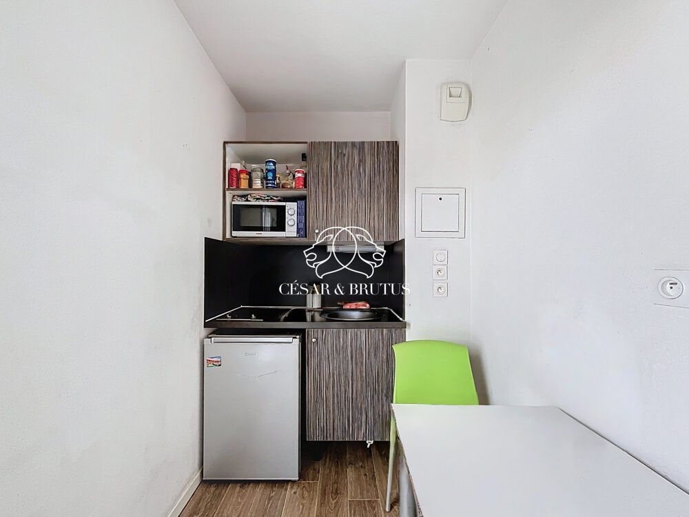 STUDIO + PARKING - BAIL COMMERCIAL - ETAGE ELEVE