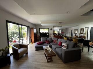 Maison à louer 6 pièces 183 m²