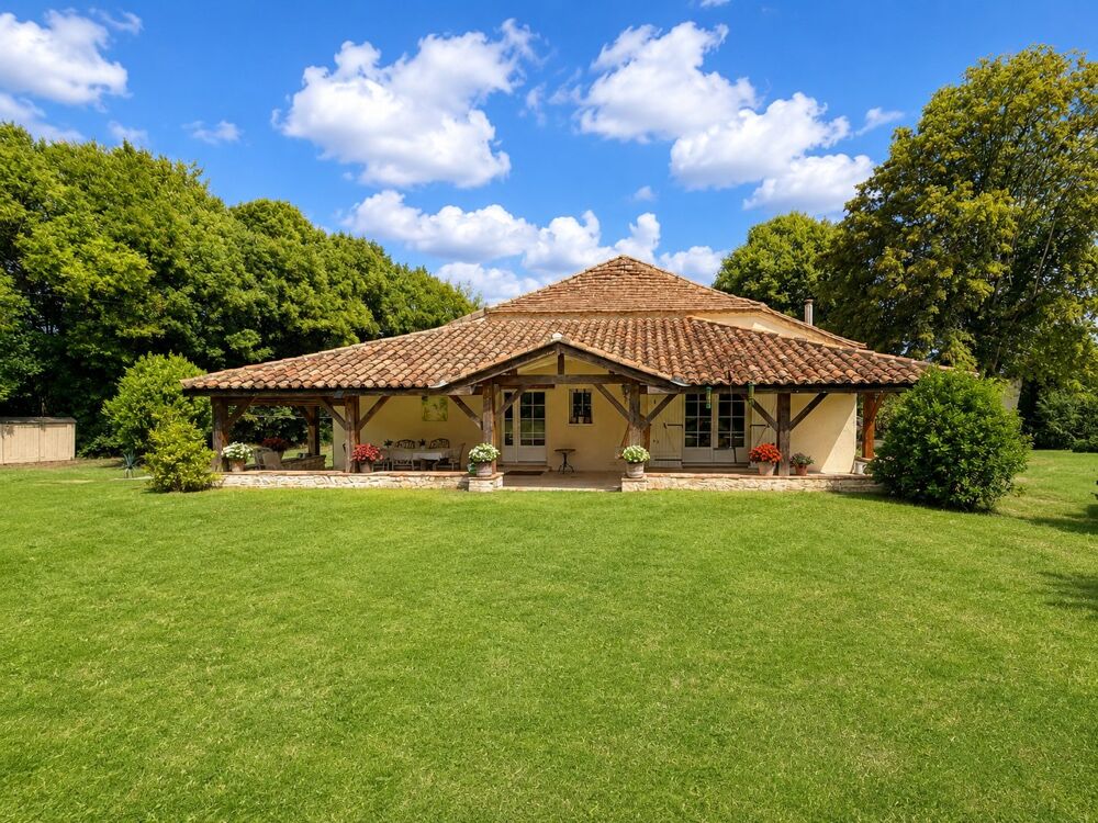 Maison principale avec un gîte indépendant.