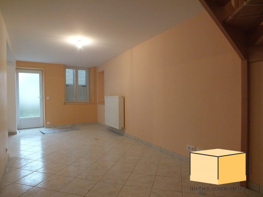 Maison mitoyenne 4 pièces proche de Belley (01300) avec un gara