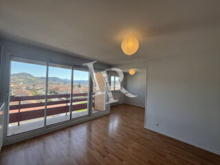  Appartement à louer 3 pièces 82 m²