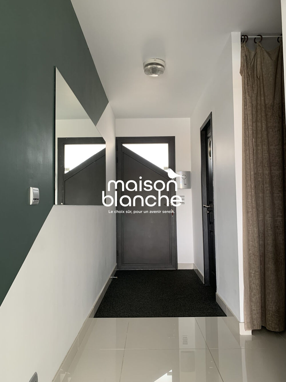 Vente Maison Propriété d'Architecte avec jardin et piscine, 5 chambres, dou La jarrie