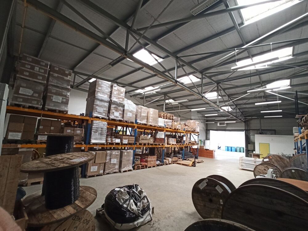   VENTE Dépôt 300m² + Bureaux 200m² 