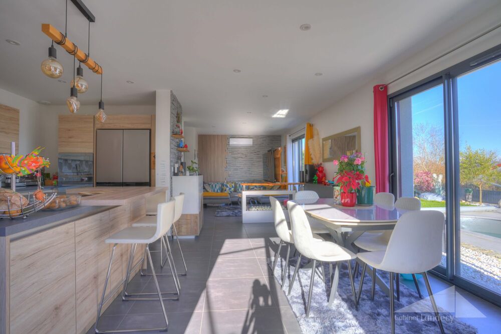 � vendre  Maison P�ron (01630)