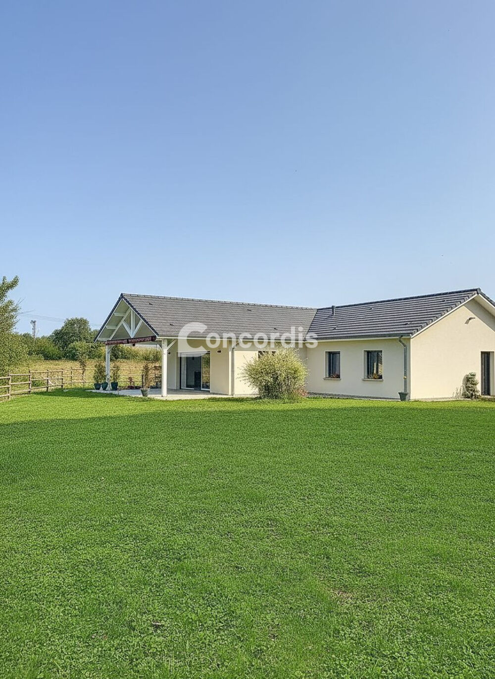 UXEGNEY - Propriété comprenant une maison de plain-pied et ins