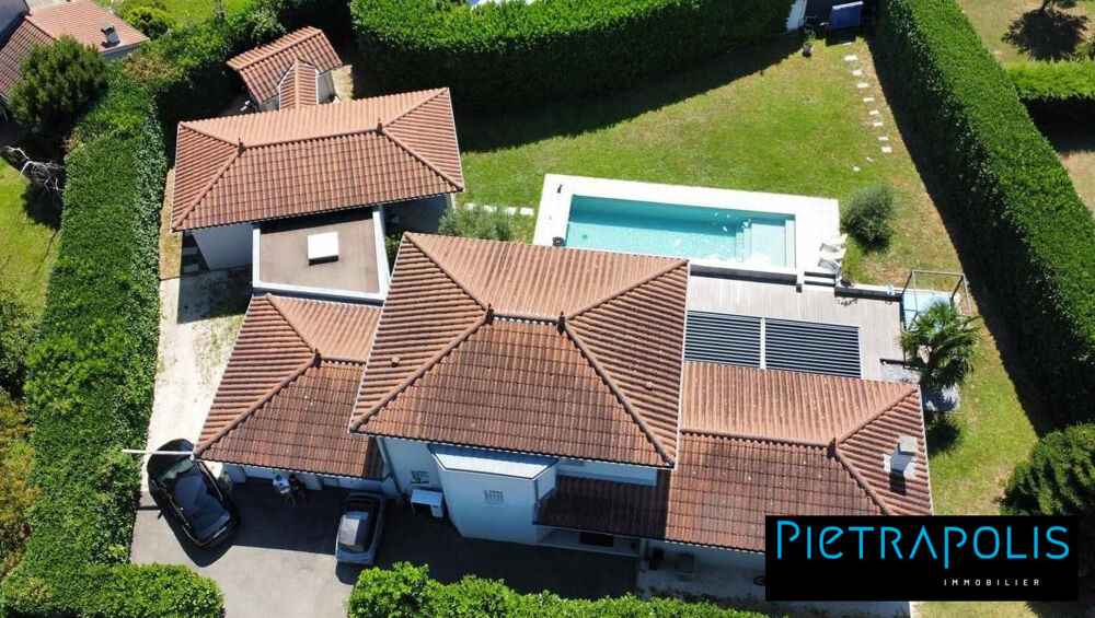 Maison contemporaine 5 chambres avec piscine et 1200m2 de terrai