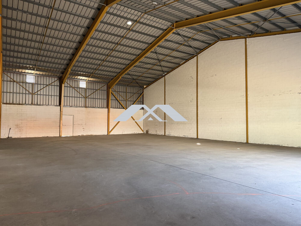   ENTREPOT de 380 m² Saint Pierre Saint-pierre