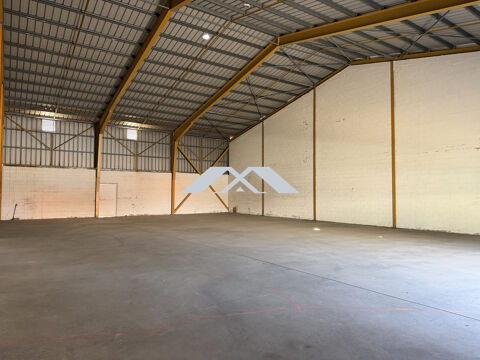   ENTREPOT de 380 m² Saint Pierre 