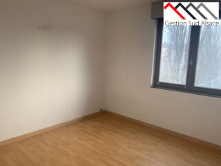  Appartement à louer 4 pièces 74 m²