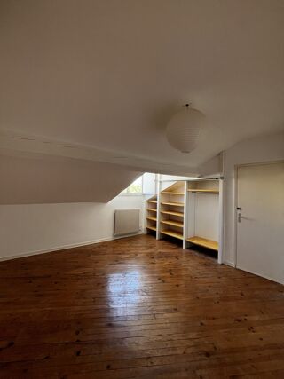  Appartement à louer 4 pièces 82 m²