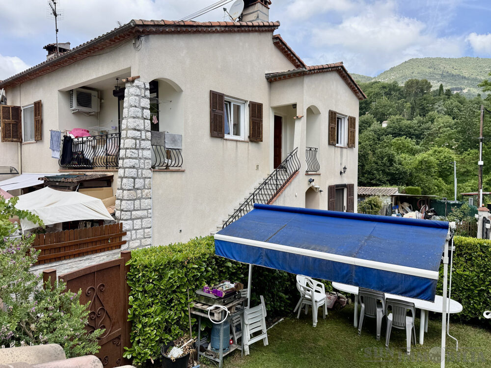 Un superbe appartement en haut de villa au calme avec un grand j