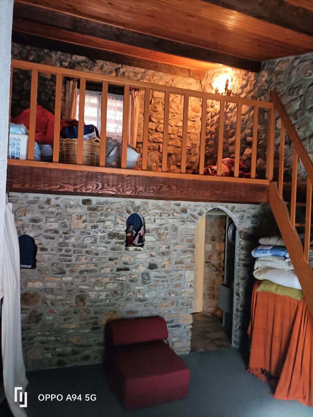 Belle maison de village touristique en pierre