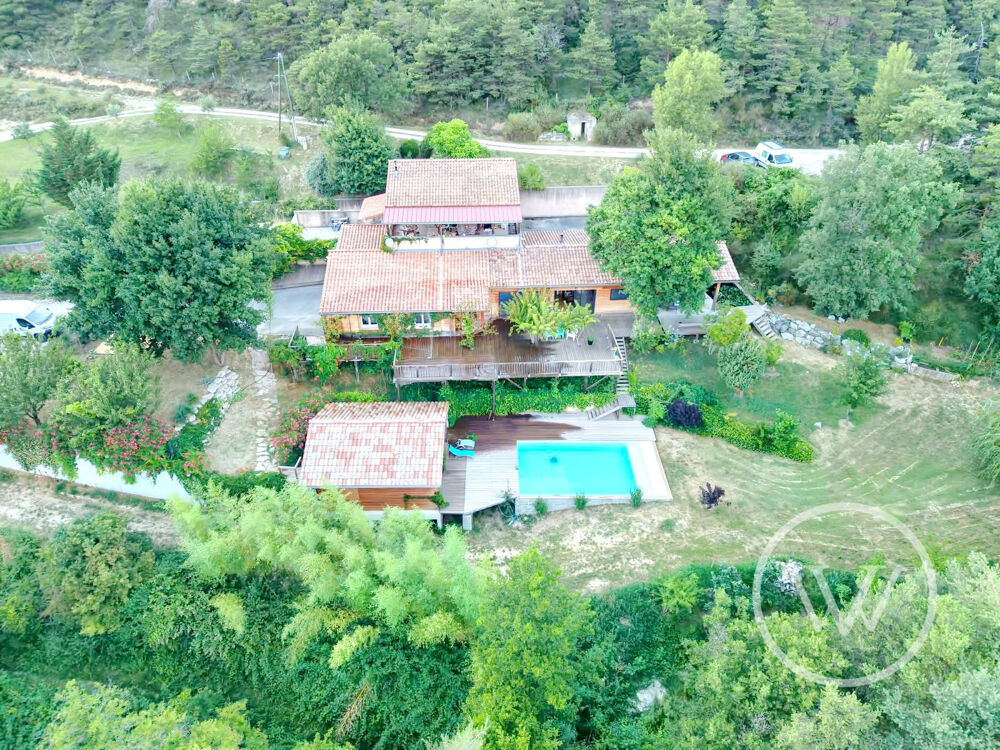 Propriété de 237m² avec piscine sur 4500m² de terrain, La Ba