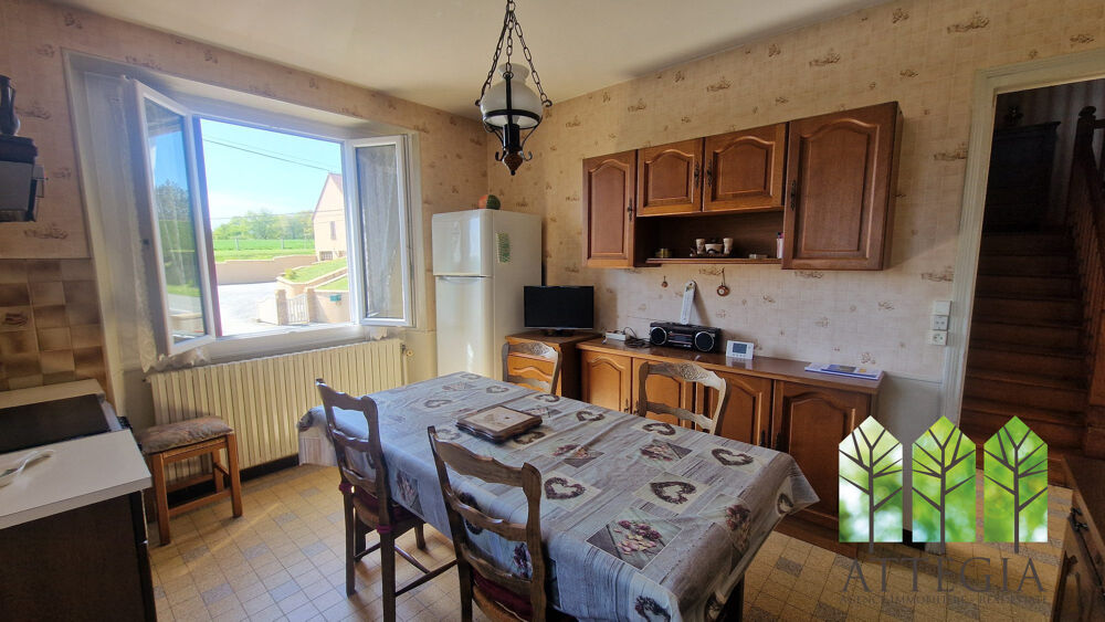 Vente Maison Maison mitoyenne d'un côté avec jardin, 4 chambres et sous-s Boussac-bourg