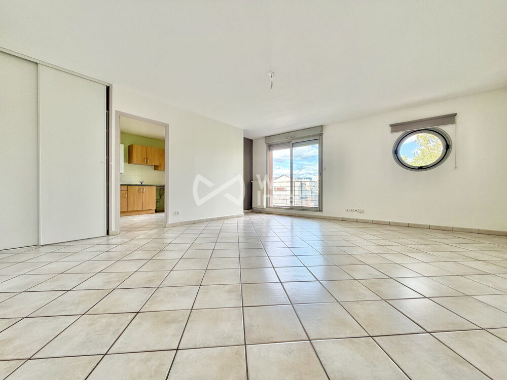 Appartement de type 4 avec terrasse, place de stationnement et g