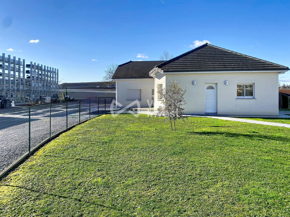 Maison de plain pieds avec entrepôt.
