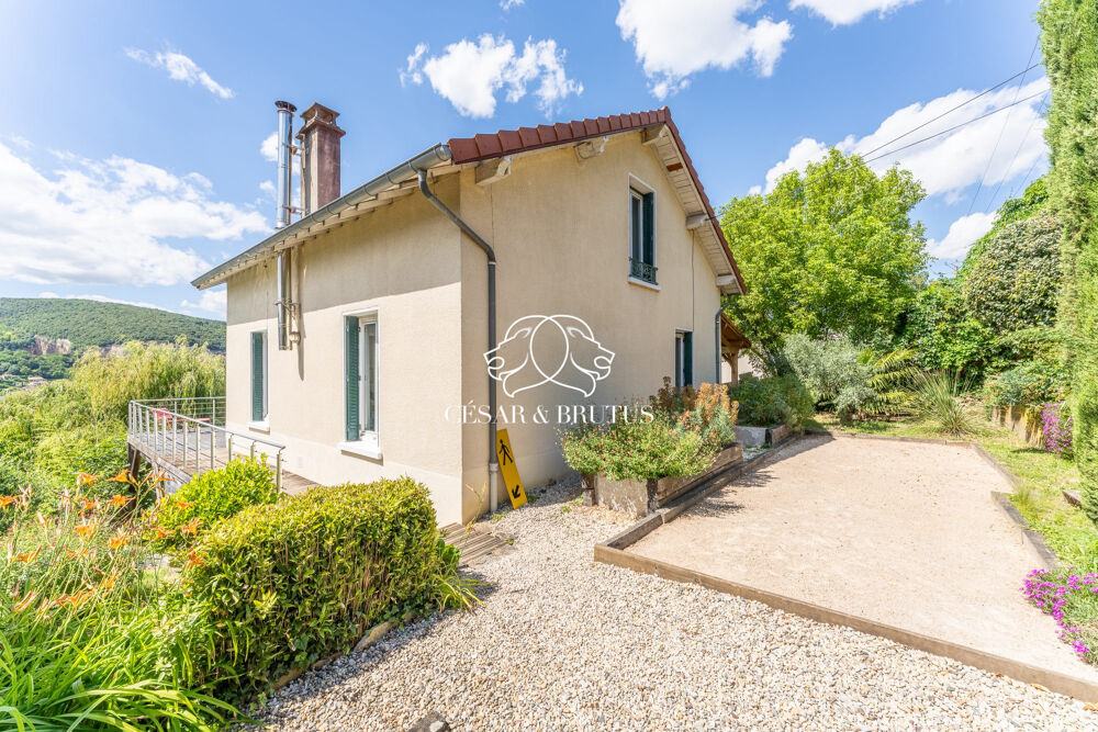 Maison de 200 m² à la vue panoramique sur la Saône, avec pisc