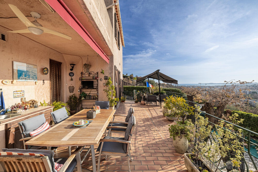 A vendre sur la Côte d'Azur, jolie maison provencale mitoyenne