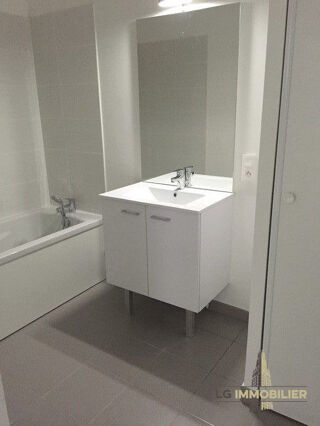  Appartement à louer 3 pièces 65 m²