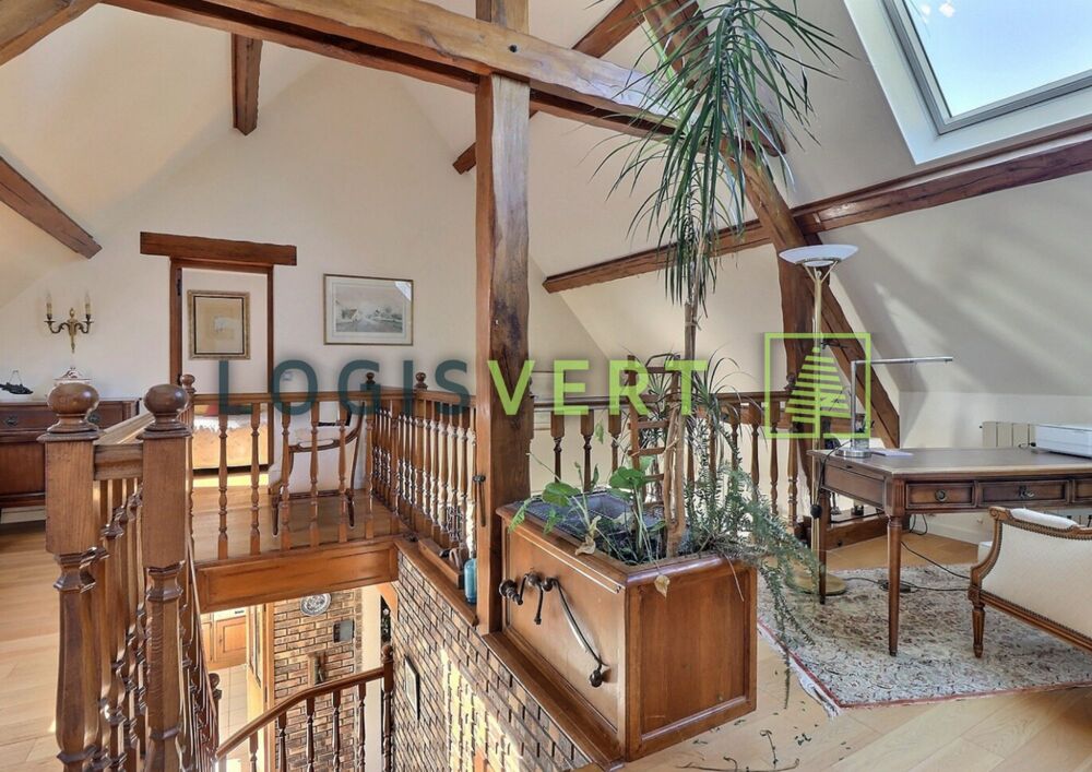 Maison 7 pièces avec dépendance à Pecqueuse