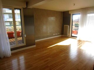  Appartement à louer 3 pièces 82 m²