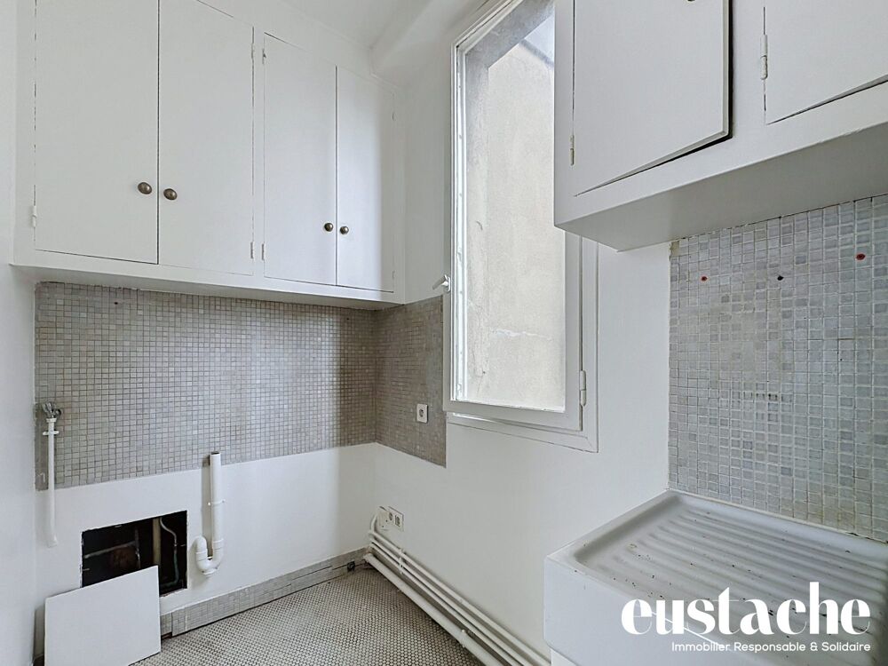 Vente Appartement Studio (très) lumineux à rénover, en dernier étage, au Pied Paris 18