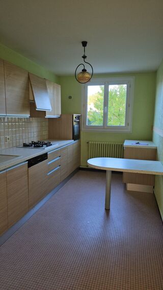  Appartement à louer 3 pièces 82 m²