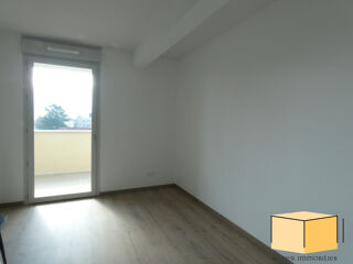  Appartement à louer 4 pièces 82 m²