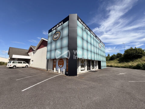   LOCAL COMMERCIAL LESCAR 