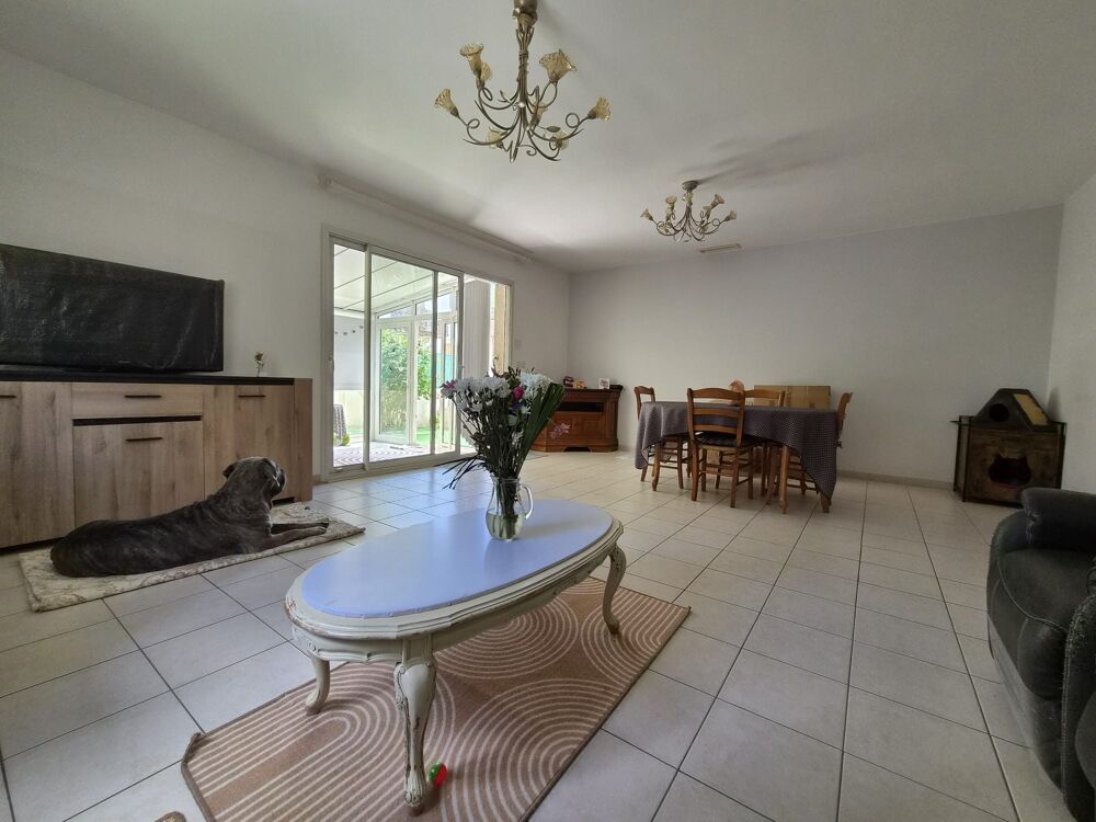 Jolie Villa avec garage de plain pied.