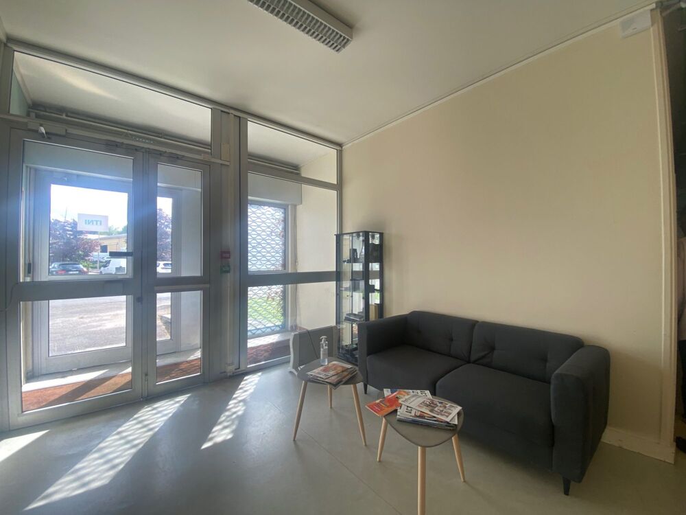   Bureaux / Atelier de 424 m² situé en ZONE NORD de LIMOGES ! 