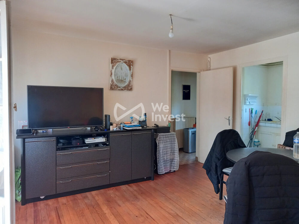 BLAYE  Maison de plain-pied à rénover avec garage et jardin
