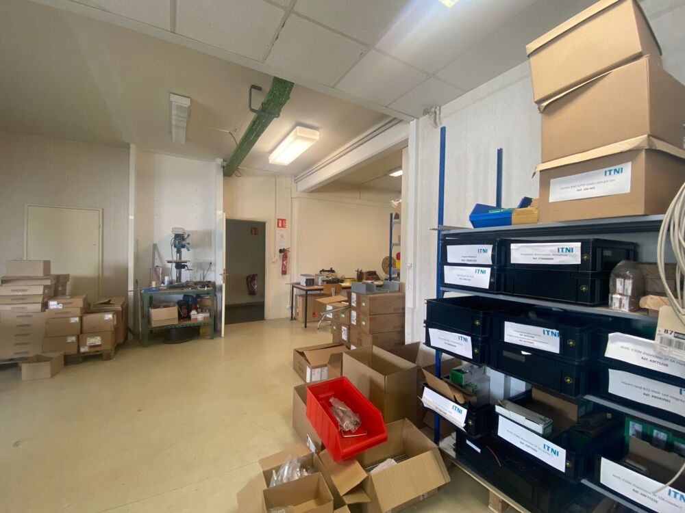   Bureaux / Atelier de 424 m² situé en ZONE NORD de LIMOGES ! Limoges