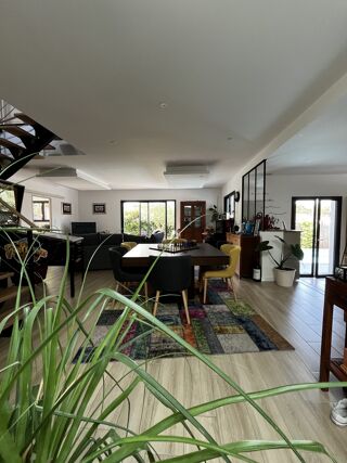  Maison à louer 6 pièces 183 m²