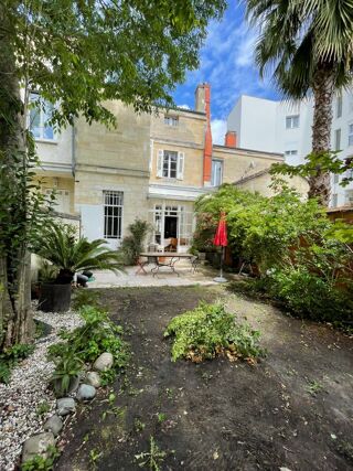  Maison à louer 7 pièces 204 m²