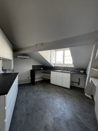  Appartement à louer 4 pièces 82 m²
